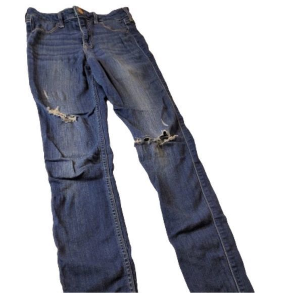 Hollister High Rise Jegging with Holes‎